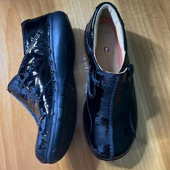 Ladies Clarks Un Structured Slip On Shoes Un Loop patent Leather inside & out - Picture 1 of 12